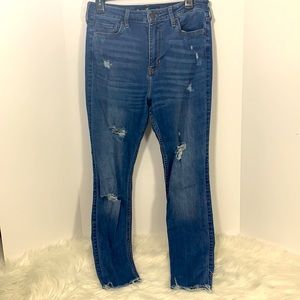 Hollister Ultra high rise jeans 9S
